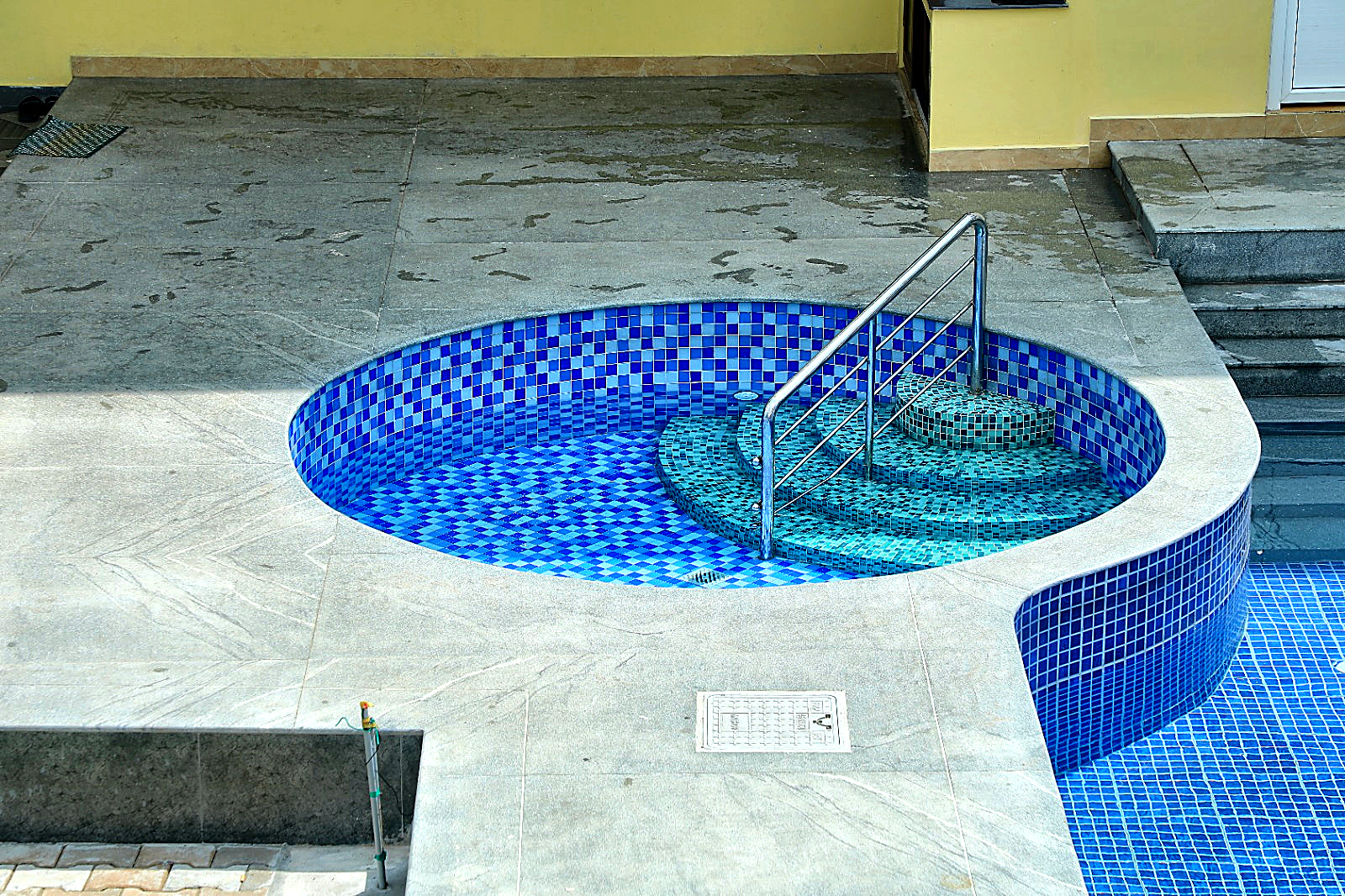 Hotel Priso Swimming Pool